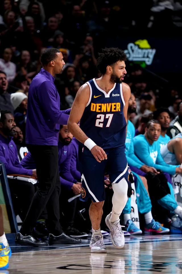 包含太阳主场遭遇失利，连胜终结，全场震撼的词条