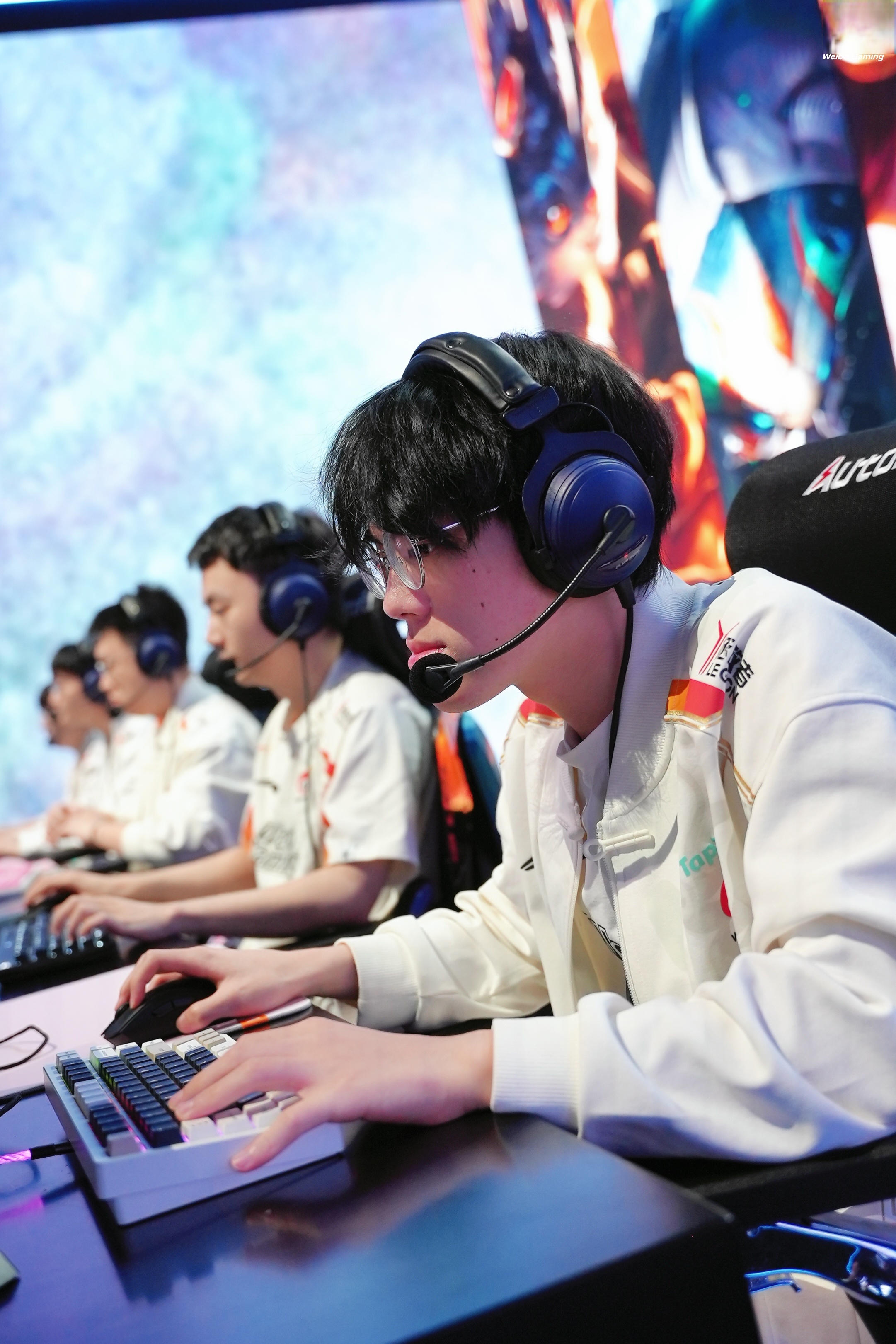 FLY横扫PSG,Perkz开启传奇时刻顶尖较量全球总决赛,成为赛场最大亮点 FLY横扫PSG,Perkz开启传奇时刻顶尖较量全球总决赛,成为赛场最大亮点